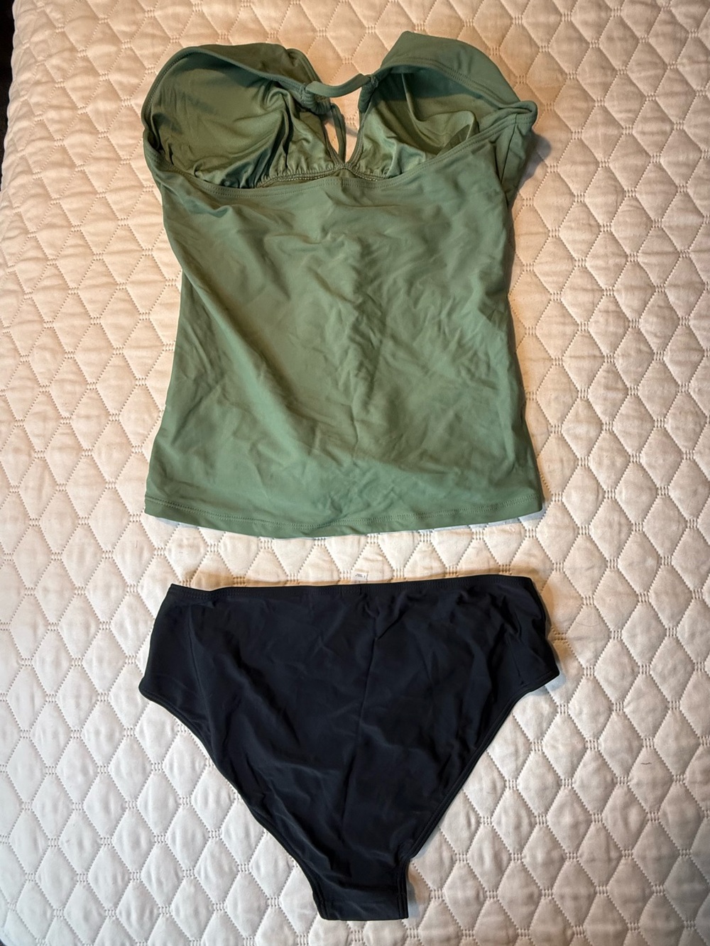Yonique Women's 2-Piece Tankini Set Green Halter Black Bottom Size L NWT - Picture 3 of 7